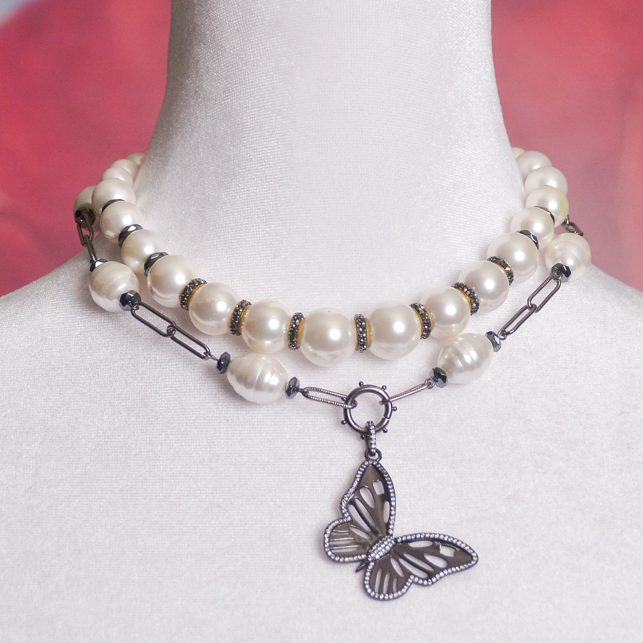 Symbolic Beauty Natural Pearl Necklace